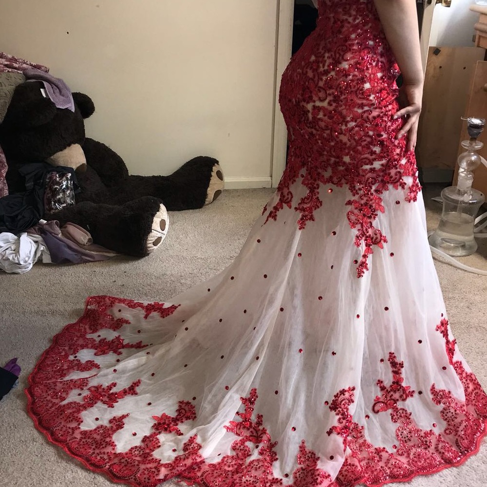 See through back, no sleeves mermaid red dress